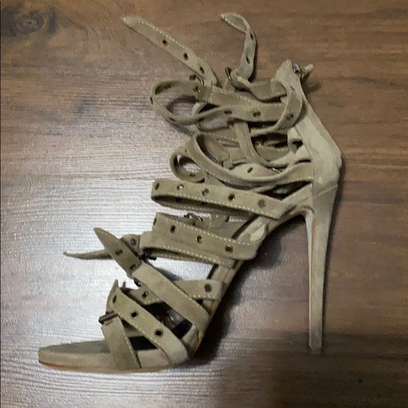 Shoes - Picture 3 of 7